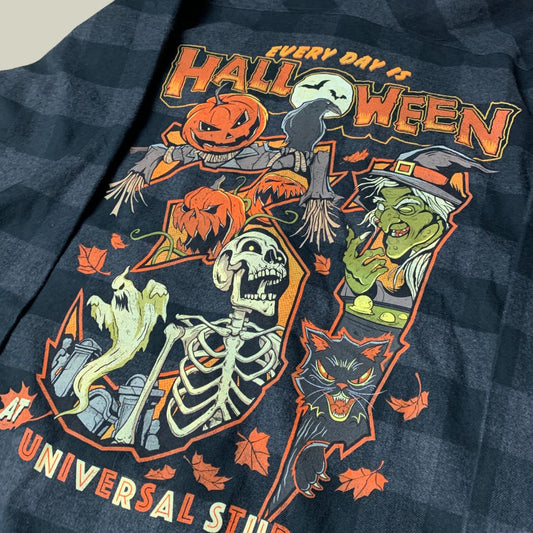 Universal Studios “Halloween Horror Nights 2022” Black/Grey Plaid Flannel Shirt – Event Merch