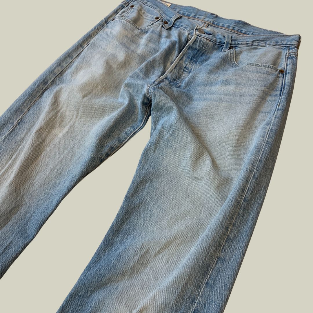 Vintage Levi’s 501 – Light Wash – W33 L34