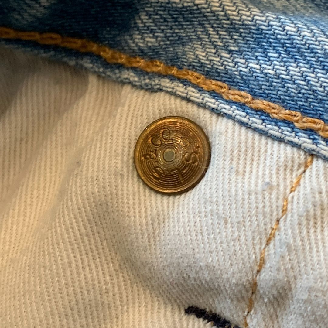 Vintage Levi’s 501 – Light Wash – W33 L34