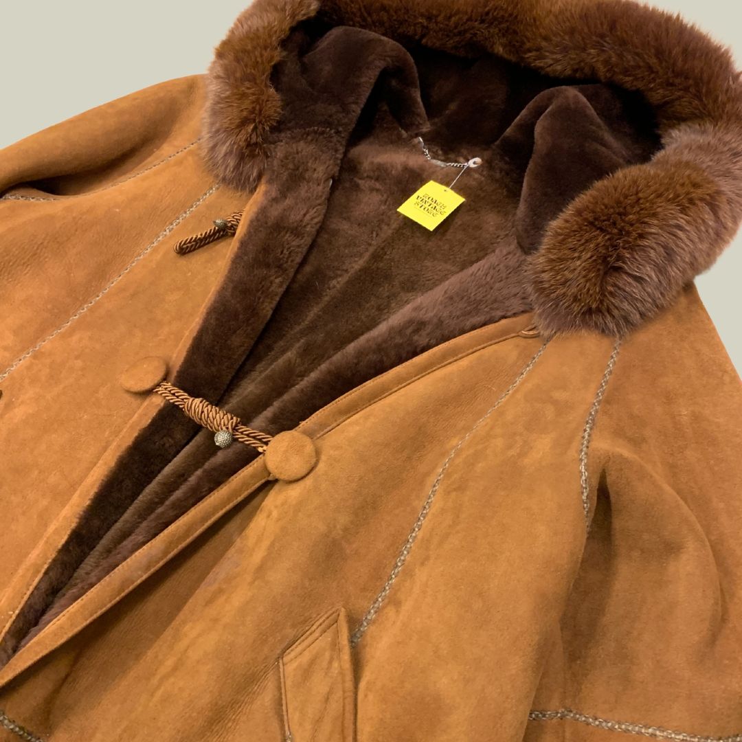 Vintage Shearling Hooded Coat – Brown Suede with Fur Trim – Oversized Fit (Size L)